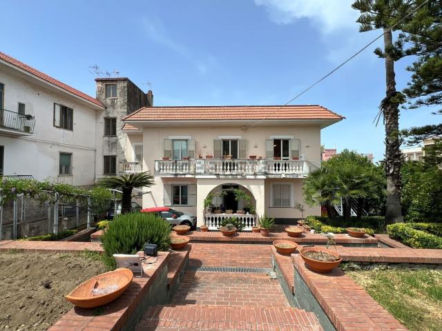 Casa in vendita a Portici, Campania