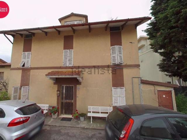 Casa in vendita a Fosse, Marche