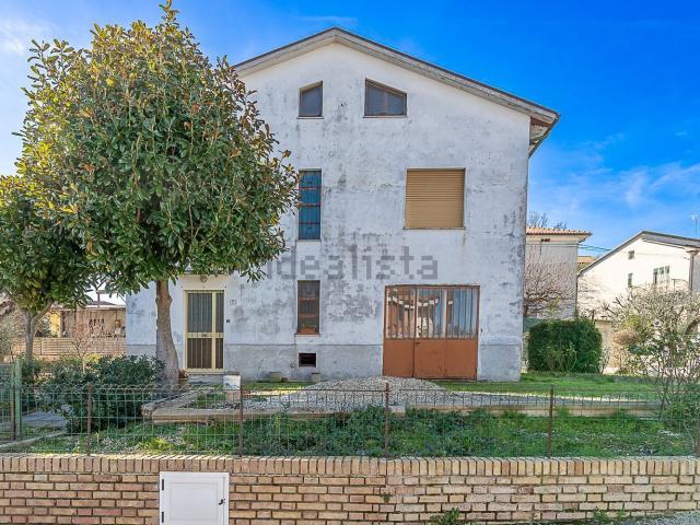 Casa in vendita a Trecastelli, Marche