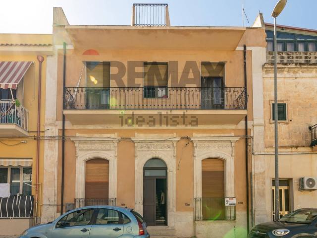 Casa in vendita a Rosolini, Sicilia