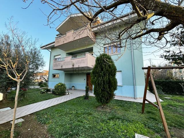 Casa in vendita a Trecastelli, Marche