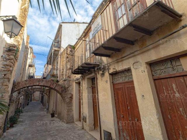 Casa in vendita a Castelbuono, Sicilia