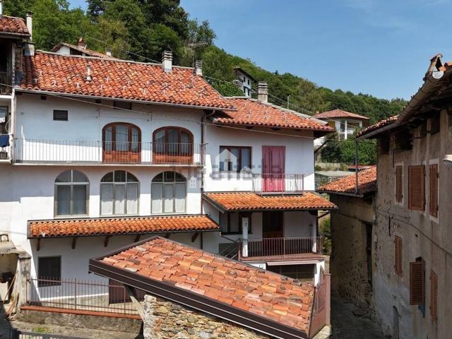 Casa in vendita a Val di Chy, Piemonte
