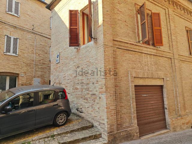 Casa in vendita a Centro storico, Marche