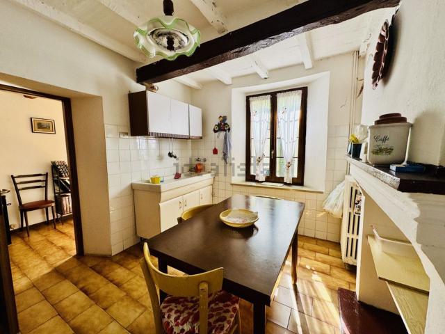 Casa in vendita a Tizzano Val Parma, Reggio Emilia