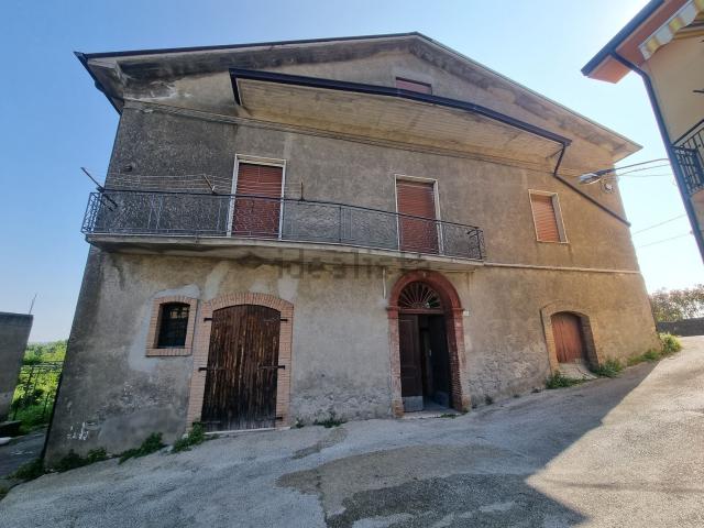 Casa in vendita a Montefalcione, Campania