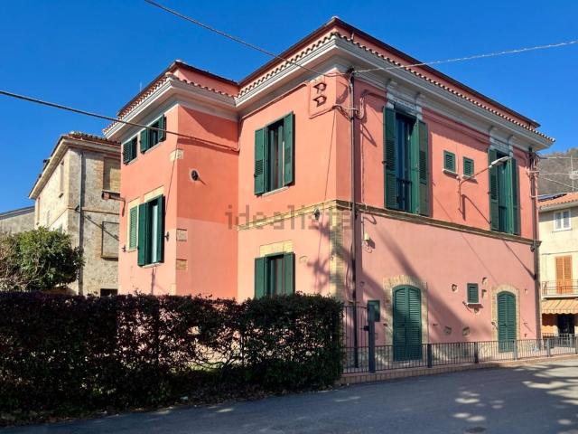 Casa in vendita a Unione dei Comuni della Val Vibrata, Civitella Del Tronto