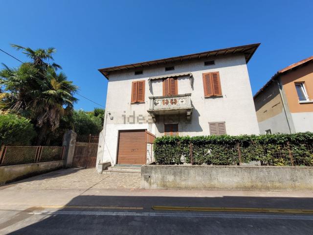 Casa in vendita a Robbiate, Lecco