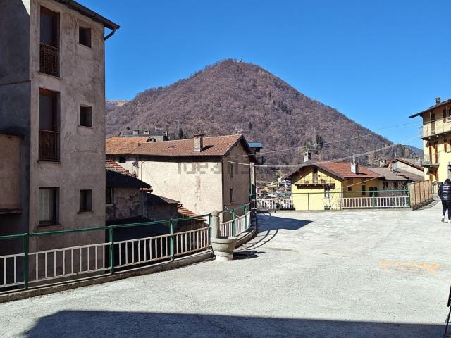 Casa in vendita a Schignano, Lombardia