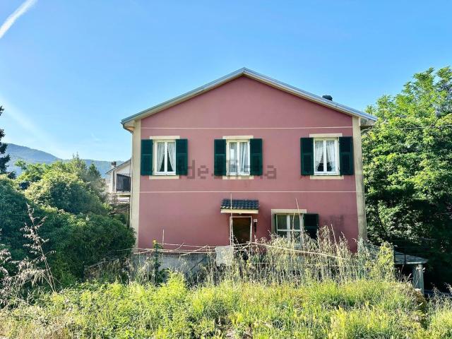 Casa in vendita a Ne, Liguria