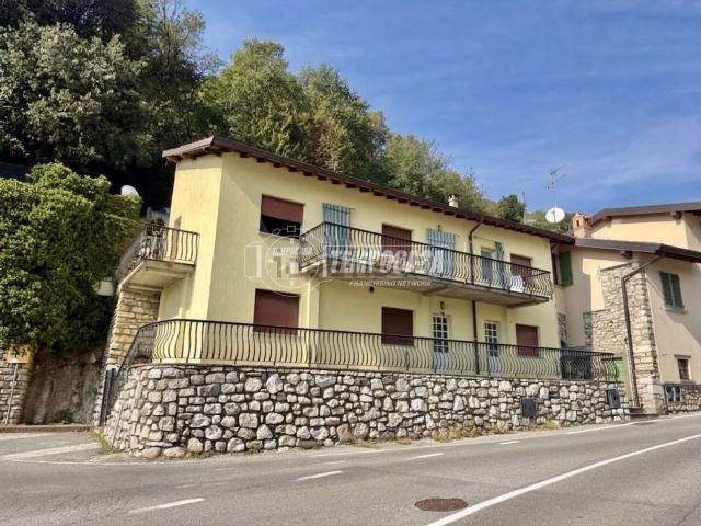 Casa in vendita a Adrara San Martino, Bergamo