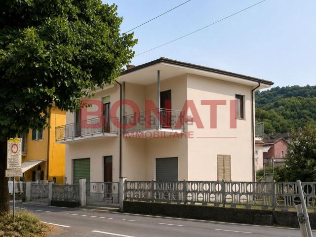 Casa in vendita a Follo, Liguria