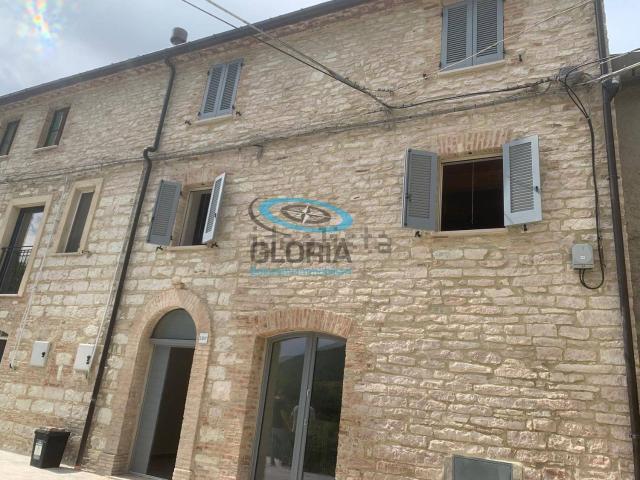 Casa in vendita a Fabriano, Ancona