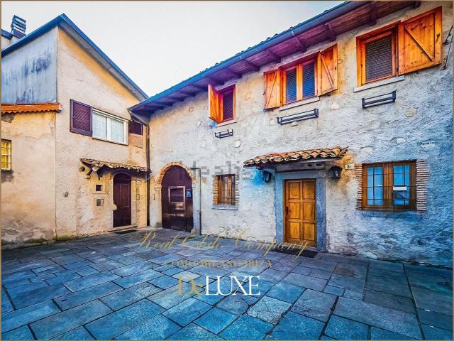 Casa in vendita a Albavilla, Lombardia