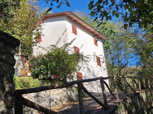 Casa in vendita a Unione dei comuni Media Valle del Serchio, Bagni Di Lucca Villa