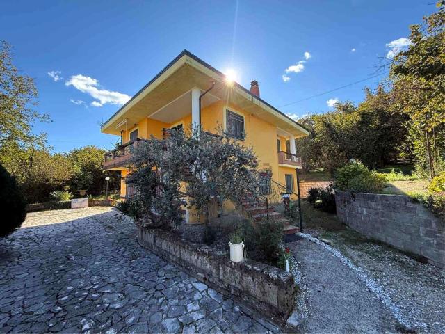 Casa in vendita a Summonte, Campania