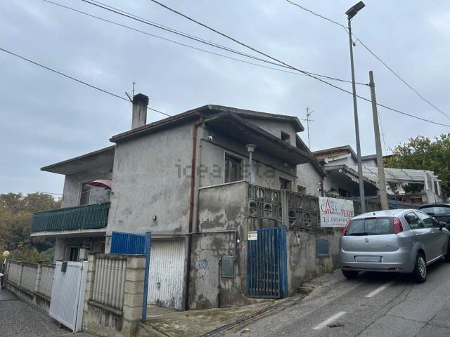Casa in vendita a Pescara Colli, Pescara
