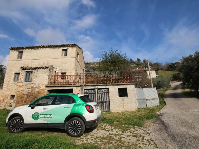 Casa in vendita a Tirassegno, Marche