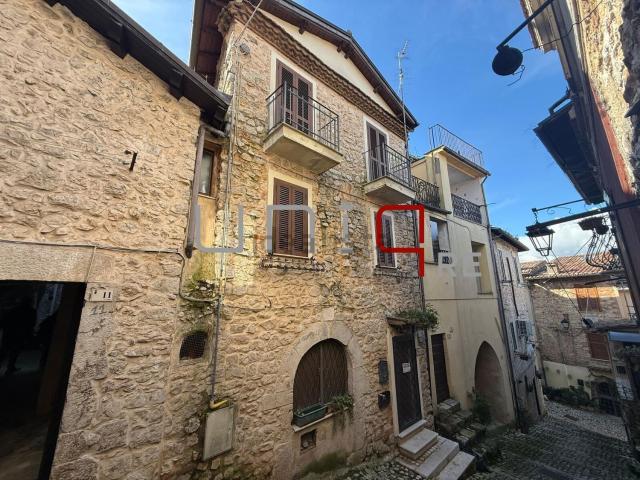 Casa in vendita a Priverno, Lazio