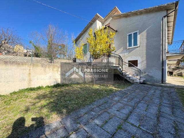 Casa in vendita a Unione dei Comuni della Val Vibrata, Sant'omero