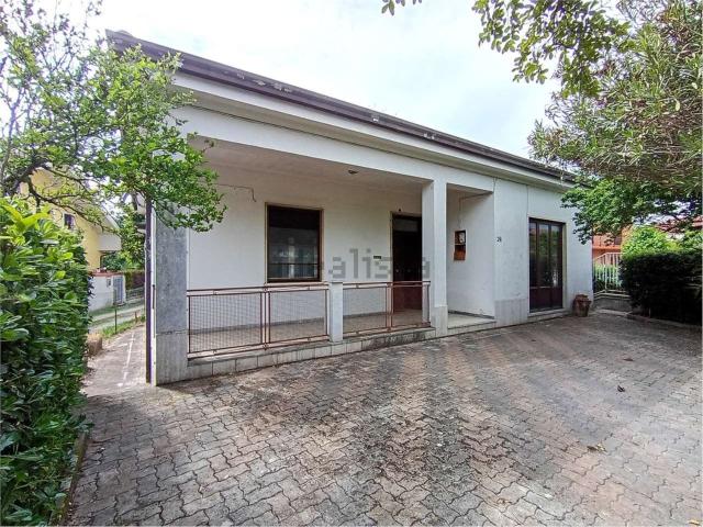 Casa in vendita a Frosinone, Lazio
