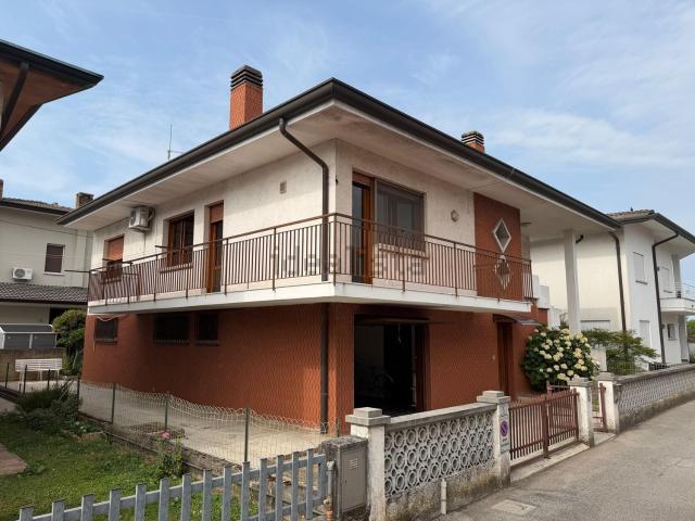 Casa in vendita a Carlino, Friuli-Venezia Giulia