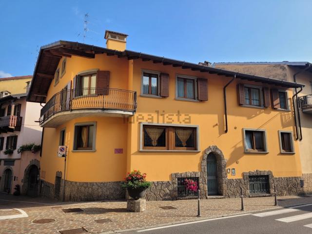 Casa in vendita a Castione Della Presolana, Lombardia