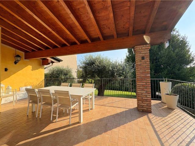 Casa in vendita a Desenzano Del Garda, Lombardia