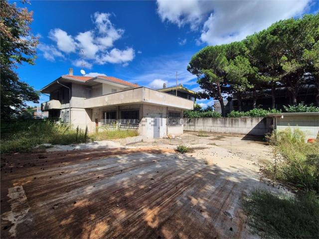 Casa in vendita a Cardano al Campo, Varese
