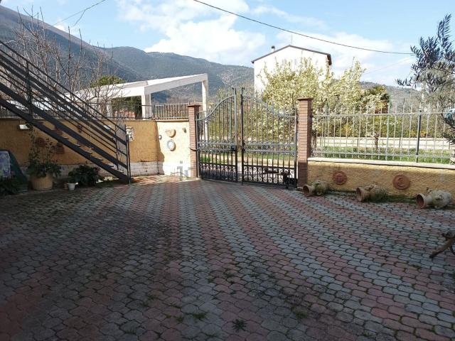 Casa in vendita a Unione dei comuni Terre dei Peligni, Vittorito