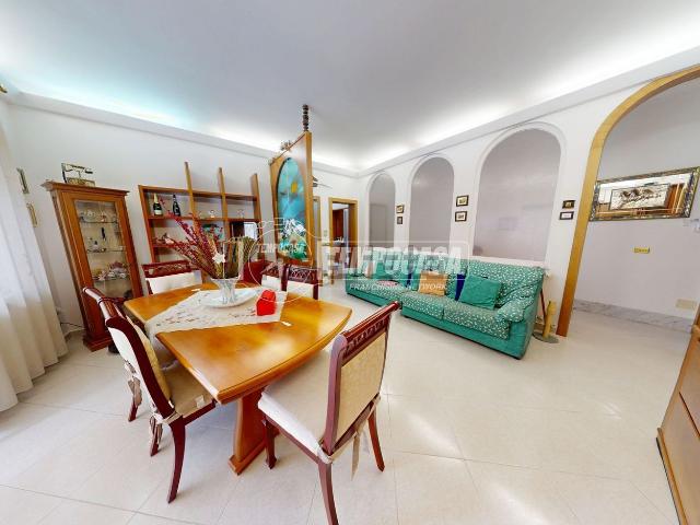 Casa in vendita a Como, Lombardia