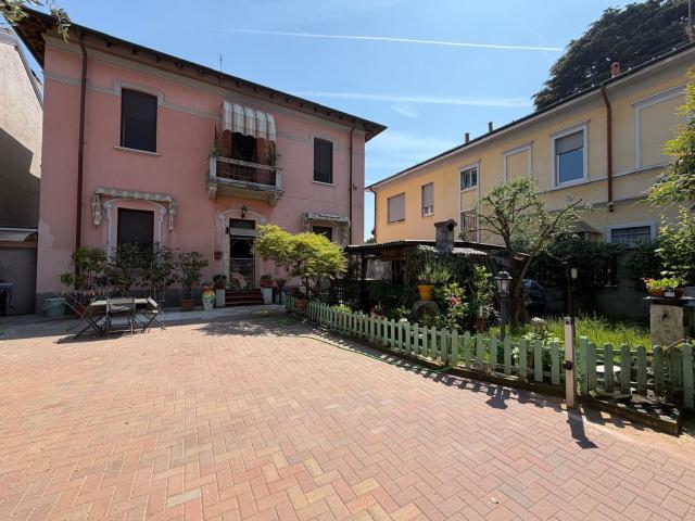 Casa in vendita a Busto Arsizio, Lombardia