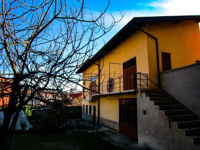 Casa in vendita a Nembro, Lombardia