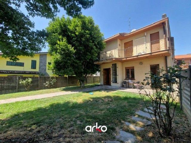 Casa in vendita a Castiglione D'adda, Lombardia