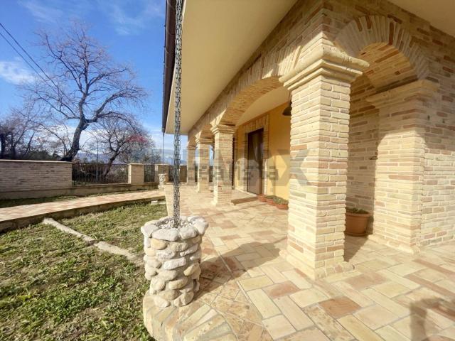 Casa in vendita a Corsi, Roccamontepiano