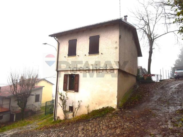 Casa in vendita a Tizzano Val Parma, Reggio Emilia