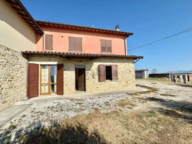 Casa in vendita a Gualdo Tadino, Umbria
