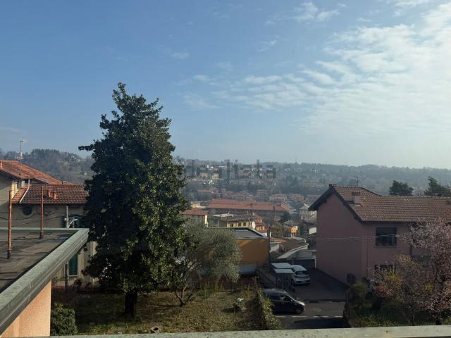 Casa in vendita a Valle Olona, Varese