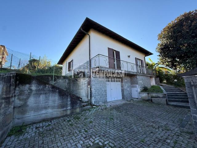 Casa in vendita a Uggiate Trevano, Lombardia