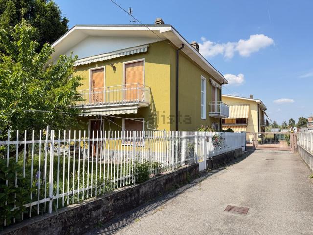 Casa in vendita a Samarate, Lombardia