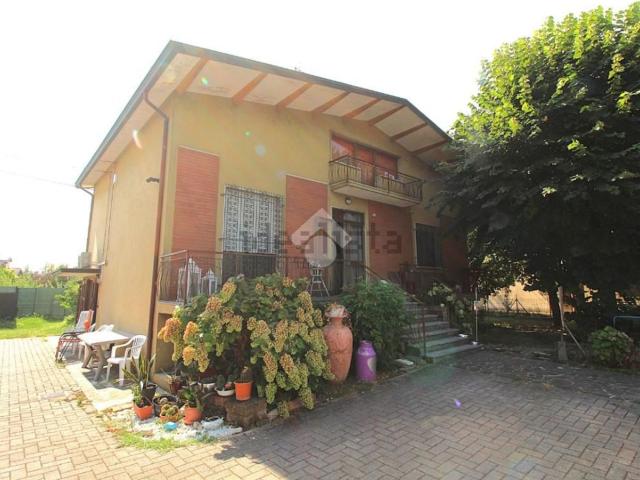 Casa in vendita a Terra di Mezzo, Re