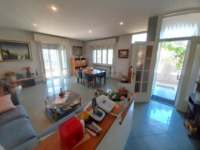 Casa in vendita a Rimini, Reggio Emilia