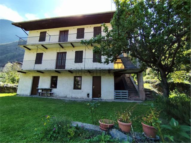 Casa in vendita a Issogne, Aosta