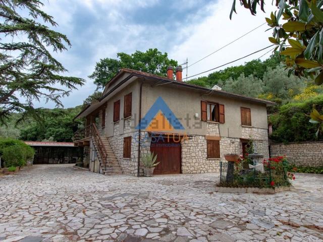 Casa in vendita a Guardea, Umbria