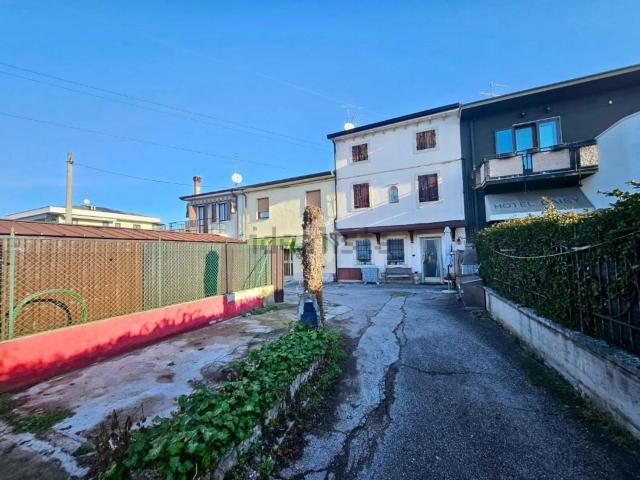 Casa in vendita a San Giovanni Lupatoto, Veneto