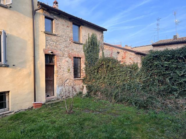 Casa in vendita a Alta Val Tidone, Nibbiano