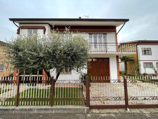 Casa in vendita a Badia Polesine, Veneto