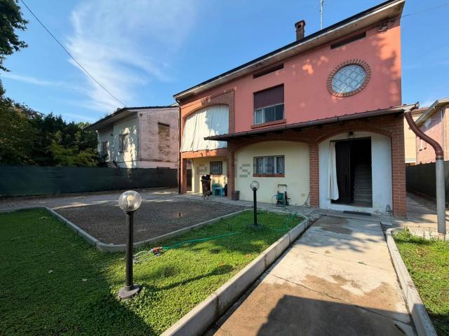 Casa in vendita a Bassa Reggiana, Re
