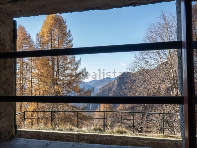 Casa in vendita a Mandello Del Lario, Lombardia