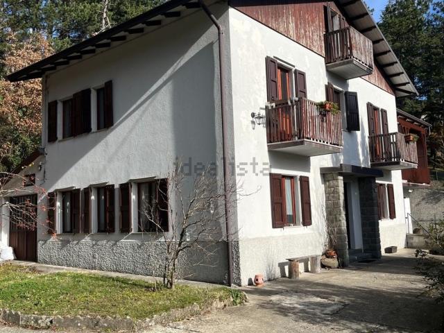 Casa in vendita a Collagna, Ventasso